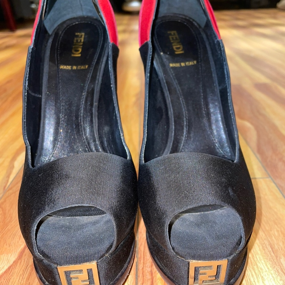 Woman’s Shoes (sandal)